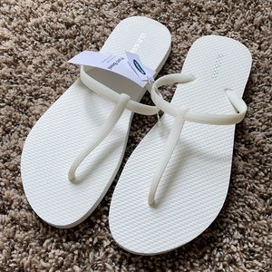 Old navy sandals size 9